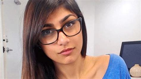 mia khalifa xxx|Mia Khalifa Porn Videos 